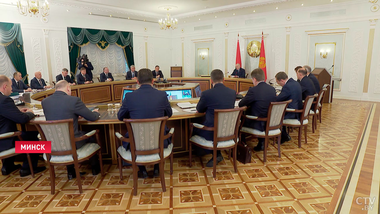 Александр Лукашенко с рабочим визитом посещает клиники в Минском районе-4
