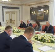 Чтобы в четвёртом квартале героически не пришлось преодолевать вопросы: Александр Лукашенко провёл совещание с экономическим блоком