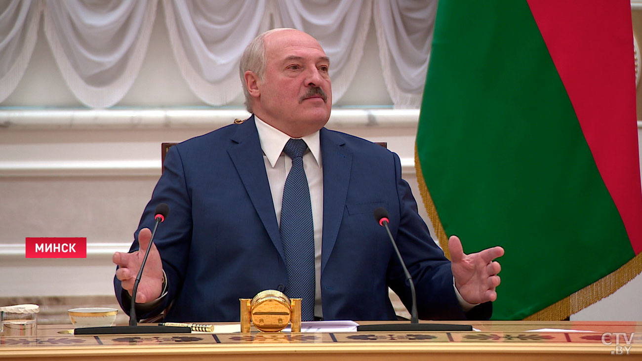 Александр Лукашенко: послевыборные события показали, что нам серьёзнее надо относиться к обучению молодёжи-4