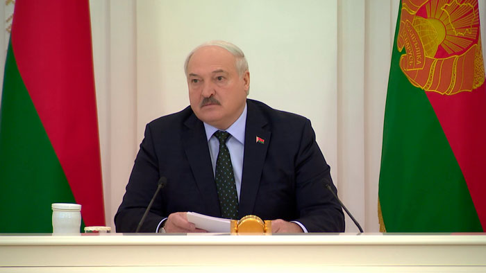 Лукашенко: Президент указывает, где посадить какое дерево, а Турчин до сих пор не выполняет!