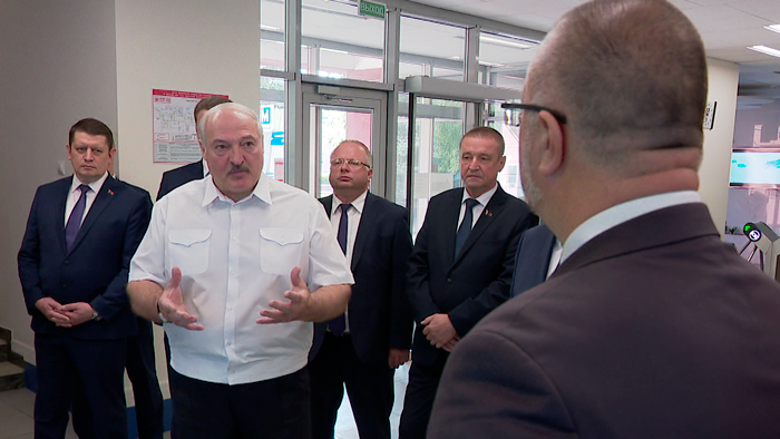 «Ты провалил производство». За что Брыло пришлось оправдываться перед Президентом?