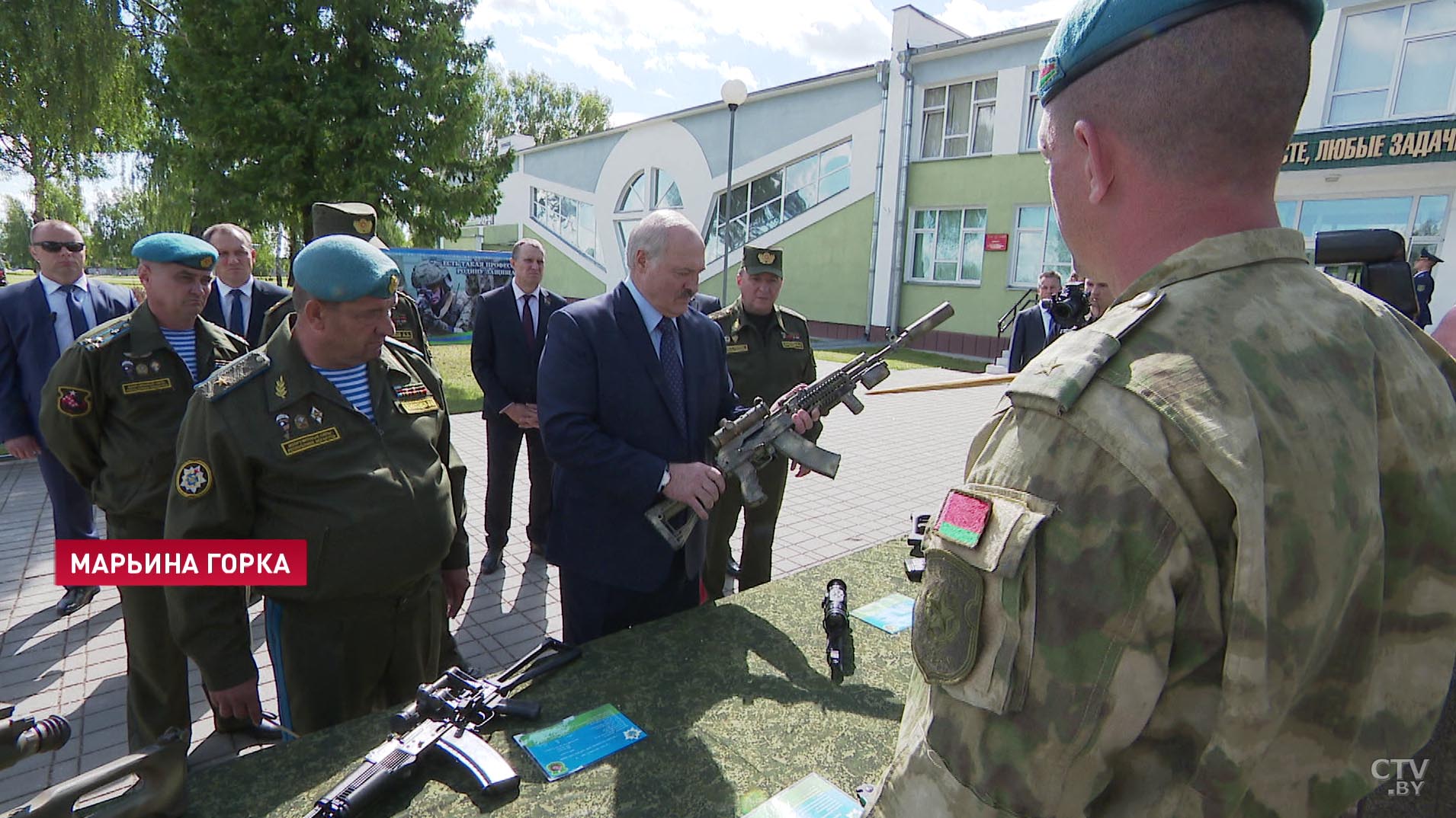 Как выглядит система подачи боеприпасов «Викинг» и какие ещё образцы оружия показали Президенту Беларуси-4