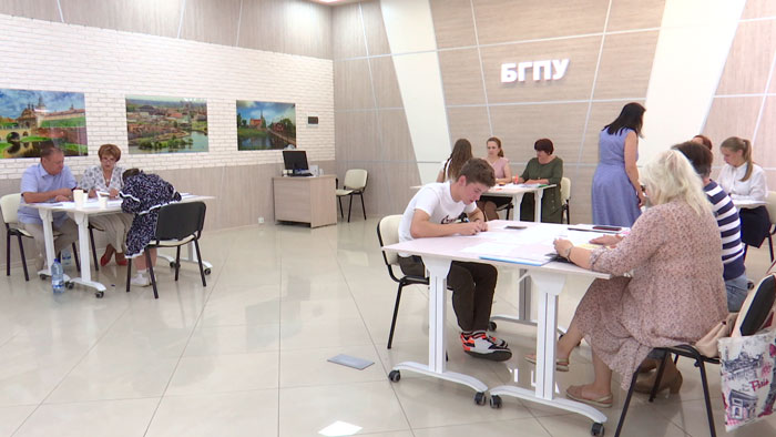 В вузах Беларуси идёт последний день приёма документов на платное отделение