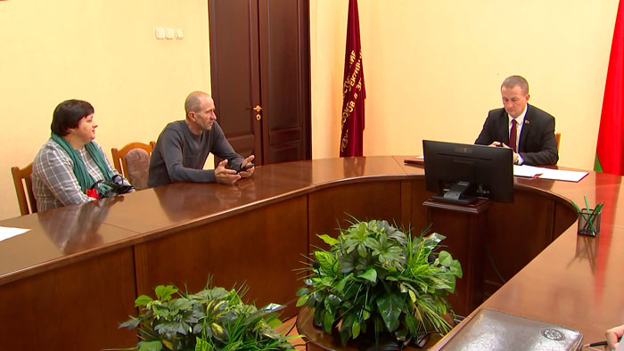 Председатель Миноблисполкома провёл выездной приём граждан в Любани
