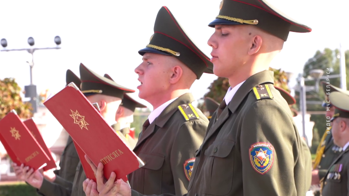 «Примером для меня является мой папа». На площади Государственного флага юные спасатели приняли присягу 