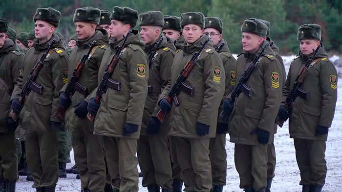 Более 8 тысяч новобранцев приняли присягу в Беларуси. Новое пополнение принимает Военную присягу