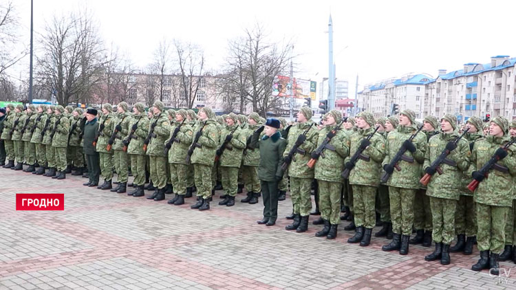 Пограничники нового пополнения приняли присягу в Гродно. Что входило в курс начальной военной подготовки?-7