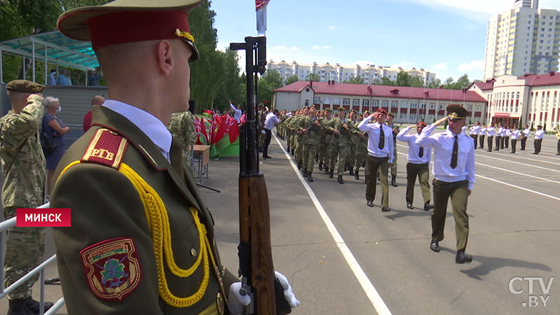 «Решил пойти в армию, это долг каждого гражданина». Во внутренних войсках МВД Беларуси состоялась присяга-18