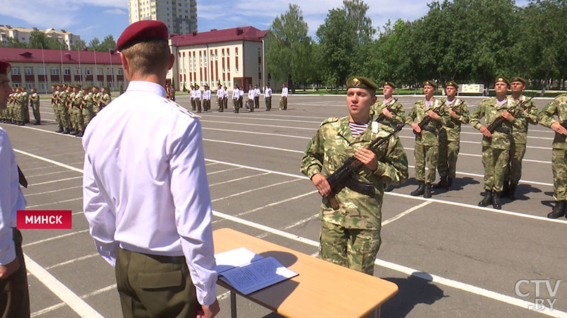 «Решил пойти в армию, это долг каждого гражданина». Во внутренних войсках МВД Беларуси состоялась присяга-11