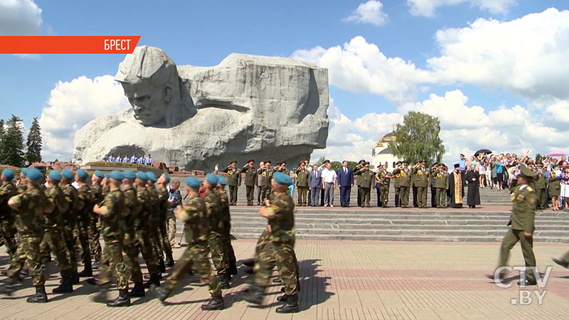 «Главный жизненный ориентир, воинский ритуал». Более 4500 новобранцев приняли военную присягу в Беларуси-17