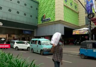 Прививка от коронавируса или штраф: жителей Джакарты будут наказывать за отказ от вакцинации