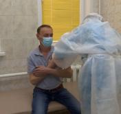 Для комфорта пациентов. В Минске к вакцинации от коронавируса привлекают персонал из детских и стоматологических поликлиник