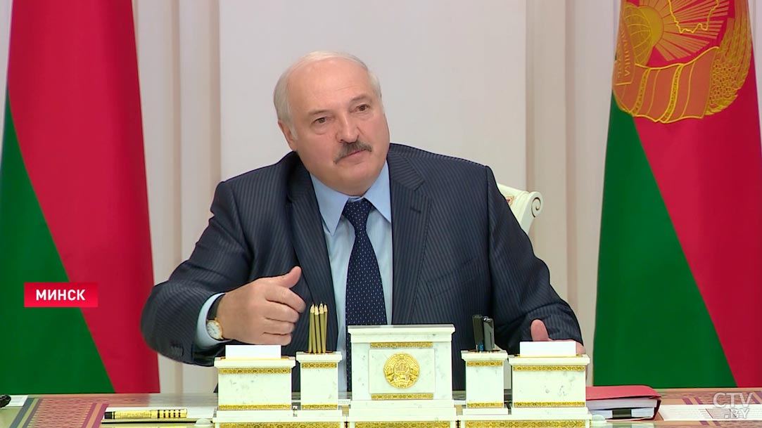 Александр Лукашенко: «Ах, айфончики в руках и прочее. Это все хорошо, если это на пользу»-4