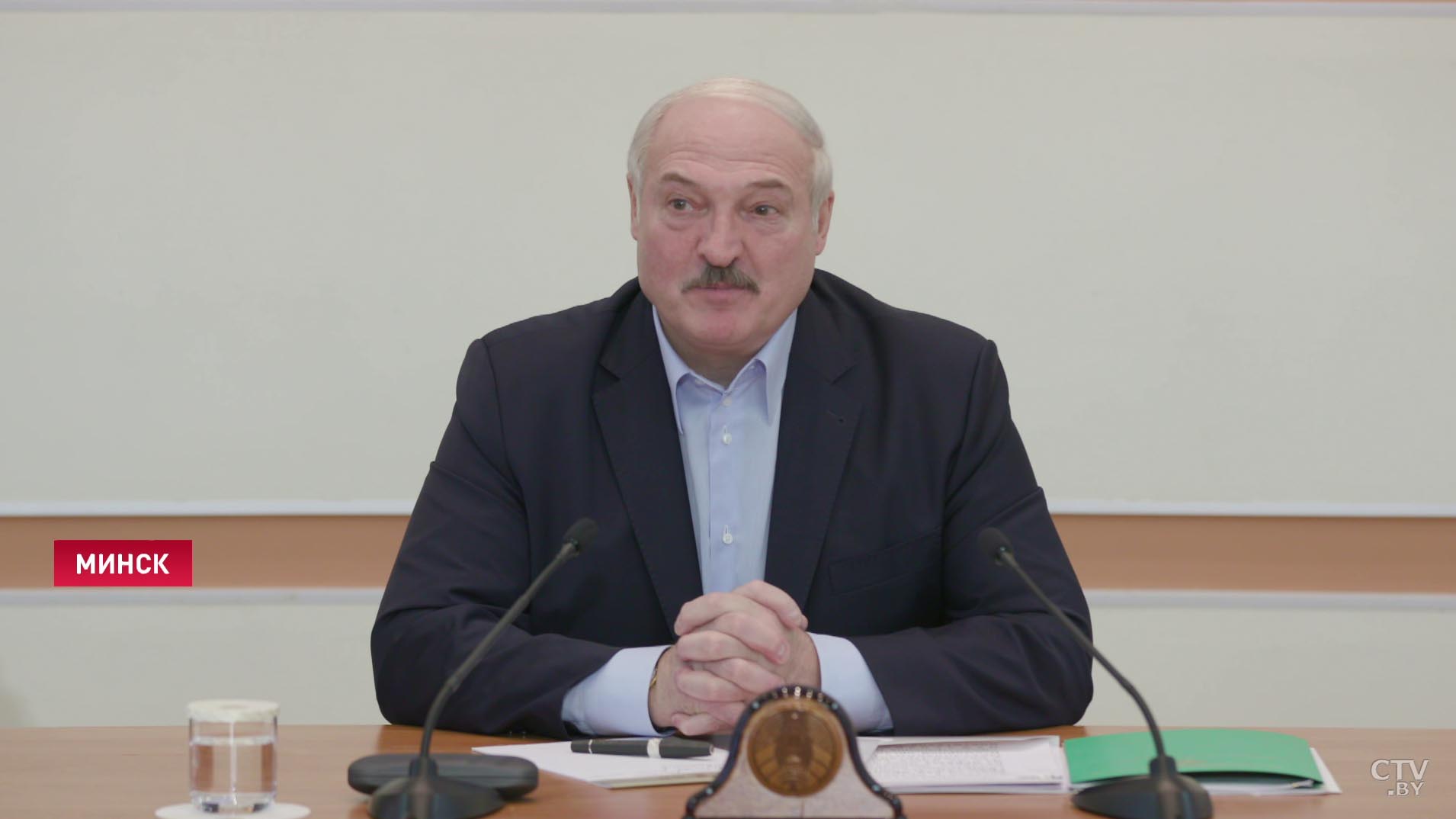 Александр Лукашенко: приехали два банкира из России и один крупный наш бизнесмен с предложением организовать производство вакцины-4