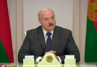 Александр Лукашенко об ослаблении карантина в России: богатая страна, но поняла, что могут быть плохие последствия
