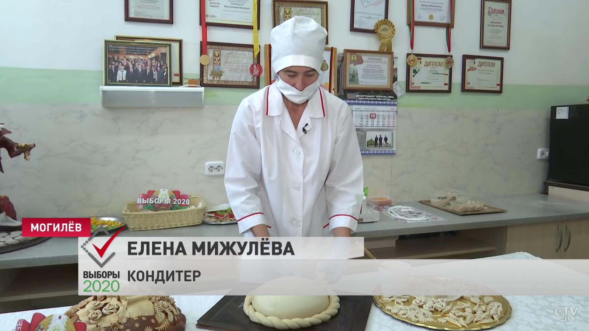 Ни один праздник в Беларуси не обходится без каравая. Что происходило на избирательных участках в Могилёве-1