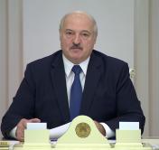 Александр Лукашенко: «Людям, которые работают и борются с инфекционными болезнями, денег жалеть не надо»