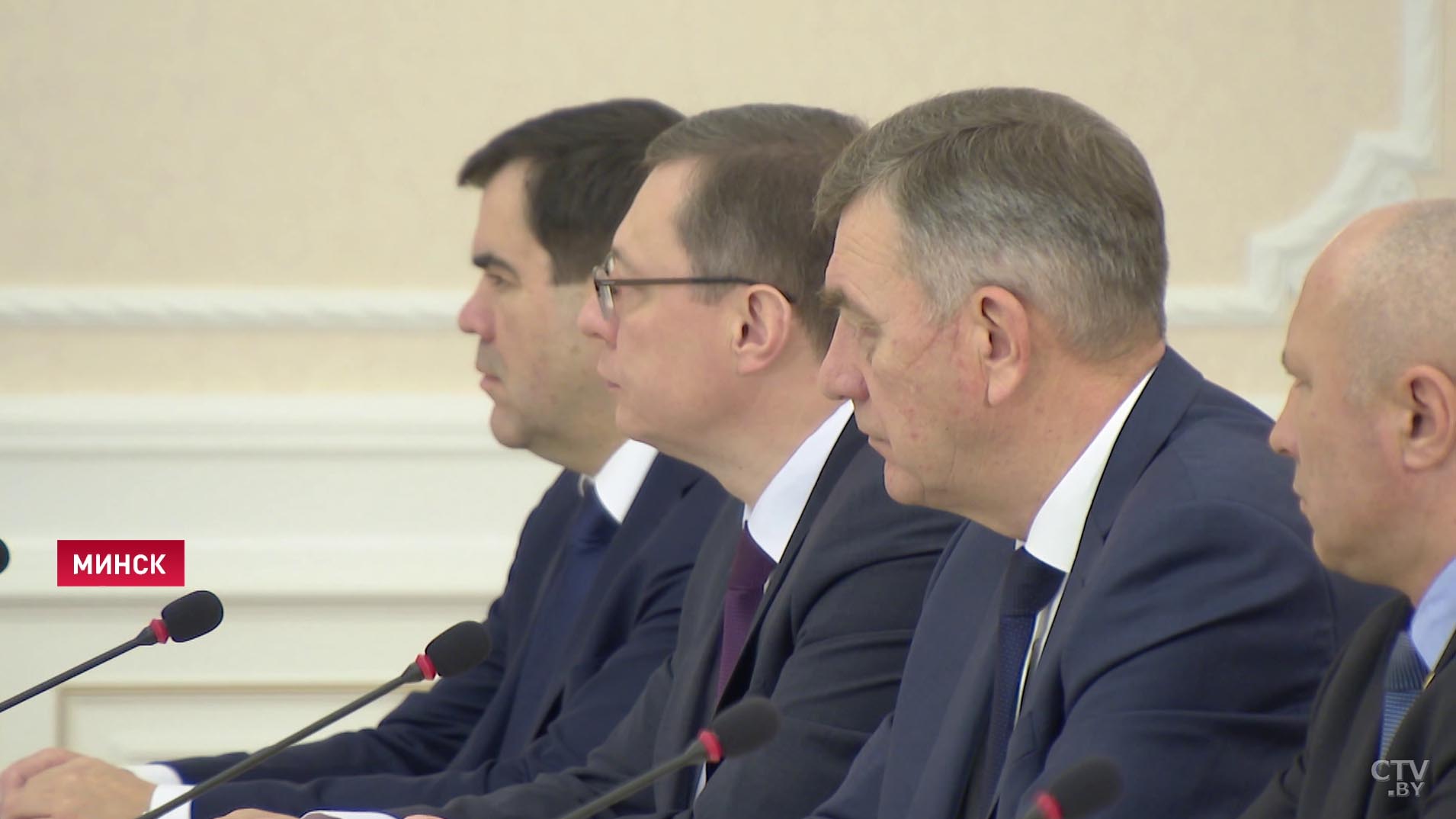 Александр Лукашенко: надо показывать литовцам, латышам, полякам, украинцам и другим, что их политики проводят неправильный курс-7