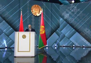 Александр Лукашенко: «Все они – те, кто в цепочке, и «противные негодяи» омоновцы – все они наша молодёжь»