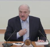 Александр Лукашенко: незнакомому Президенту такую Конституцию отдавать нельзя, будет беда