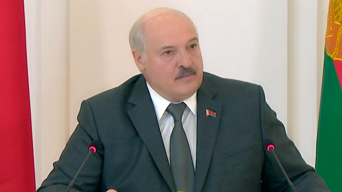 «Больше на эту тему я разговаривать не буду». Лукашенко высказался про падёж скота