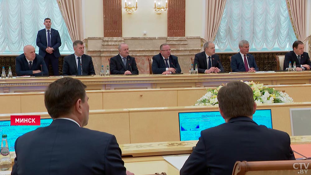 Лукашенко о встрече украинской и российской делегации: «Переговорщики просто молодцы. Они просто красавцы»-4