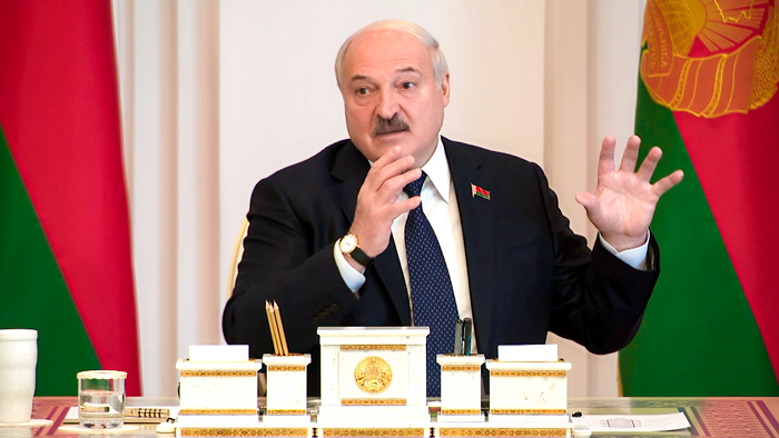 Лукашенко: «Будем проверять, откуда здесь в пять-десять раз выросли цены. Если это обоснованно, господь с вами»