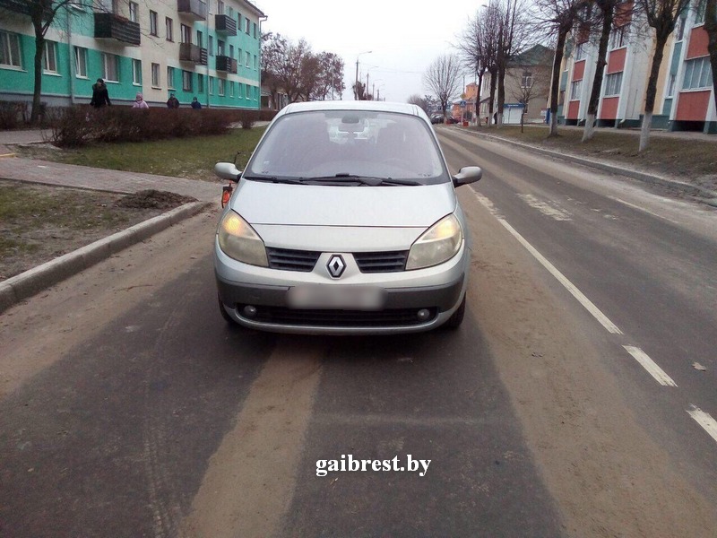 В Белоозёрске Renault сбил перебегавшего дорогу 7-летнего ребёнка-1