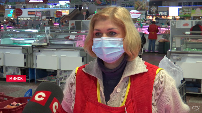 «Икорочку берут, это же праздник». Что покупают белорусы для новогоднего стола?-4