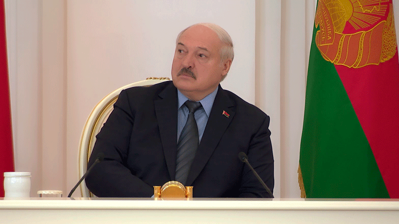 «Чего не продаём?» Лукашенко заинтересовался залежами продовольствия на складах