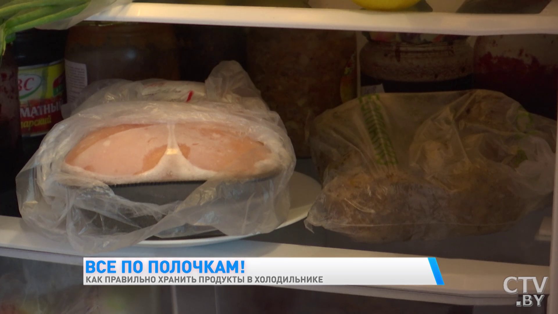Молочку лучше держать на верхней полке. Как правильно хранить продукты в холодильнике-7