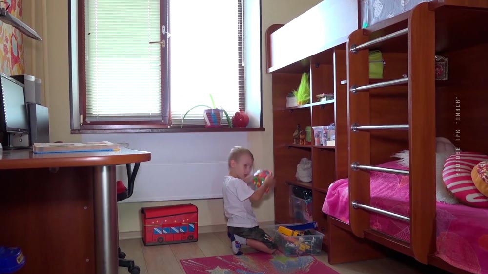 Родители были в соседней комнате. В Барановичах двухлетний мальчик выпал из окна-1
