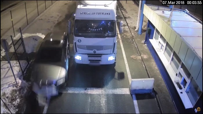 Видеофакт: гражданин РФ на Fiat пытался прорваться в Польшу через Беларусь