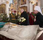 Александр Лукашенко посетил Свято-Духов кафедральный собор. Президент простился с митрополитом Филаретом