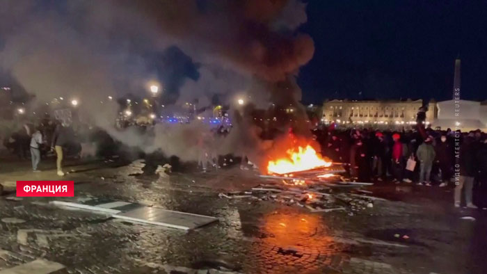 Протестующие во Франции закидали полицию камнями -1