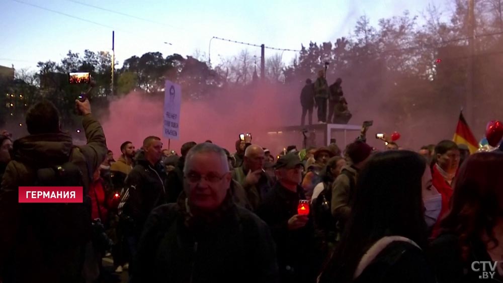 Применили слезоточивый газ. В Лейпциге проходят акции протеста против коронавирусных ограничений-4