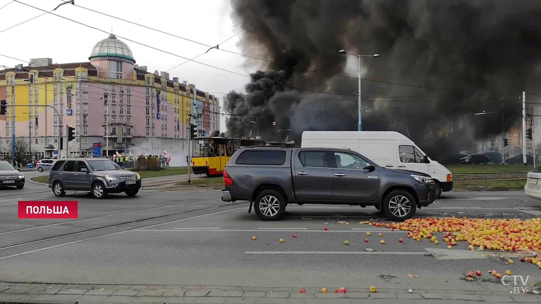 Фермеры заблокировали дороги в центре Варшавы-4