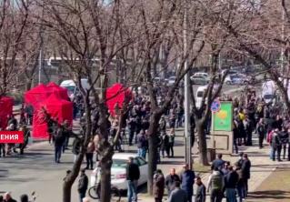 Требуют отставки Пашиняна. В Ереване оппозиционеры провели вторую ночь у здания парламента 