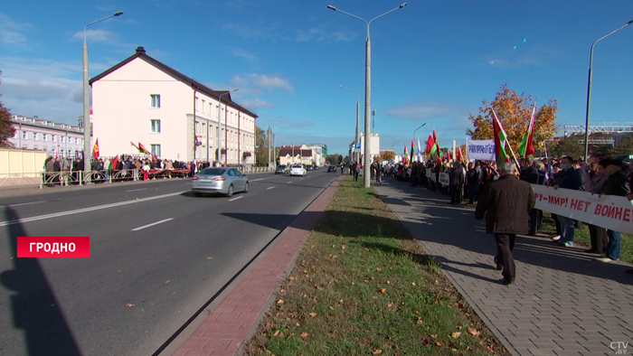 «Мы против агрессии». Гродненцы собрались на протест у генконсульства Польши-1