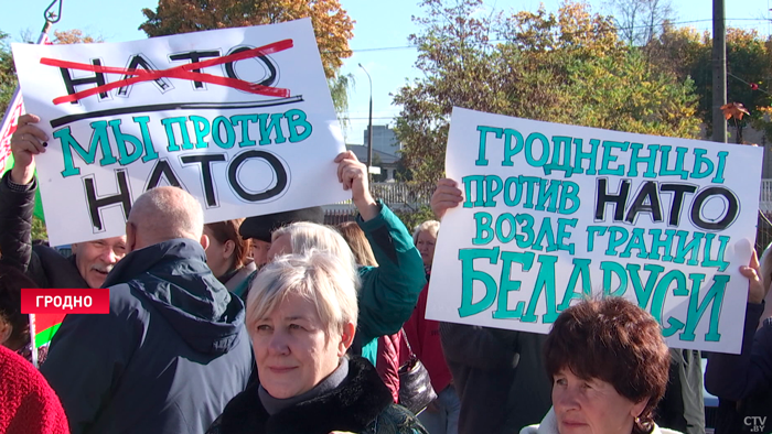 «Мы против агрессии». Гродненцы собрались на протест у генконсульства Польши-5