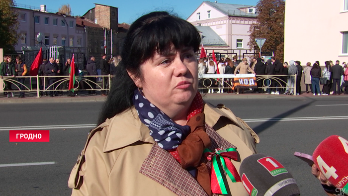«Мы против агрессии». Гродненцы собрались на протест у генконсульства Польши-8