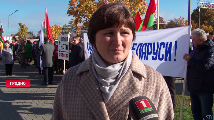 «Мы против агрессии». Гродненцы собрались на протест у генконсульства Польши-11