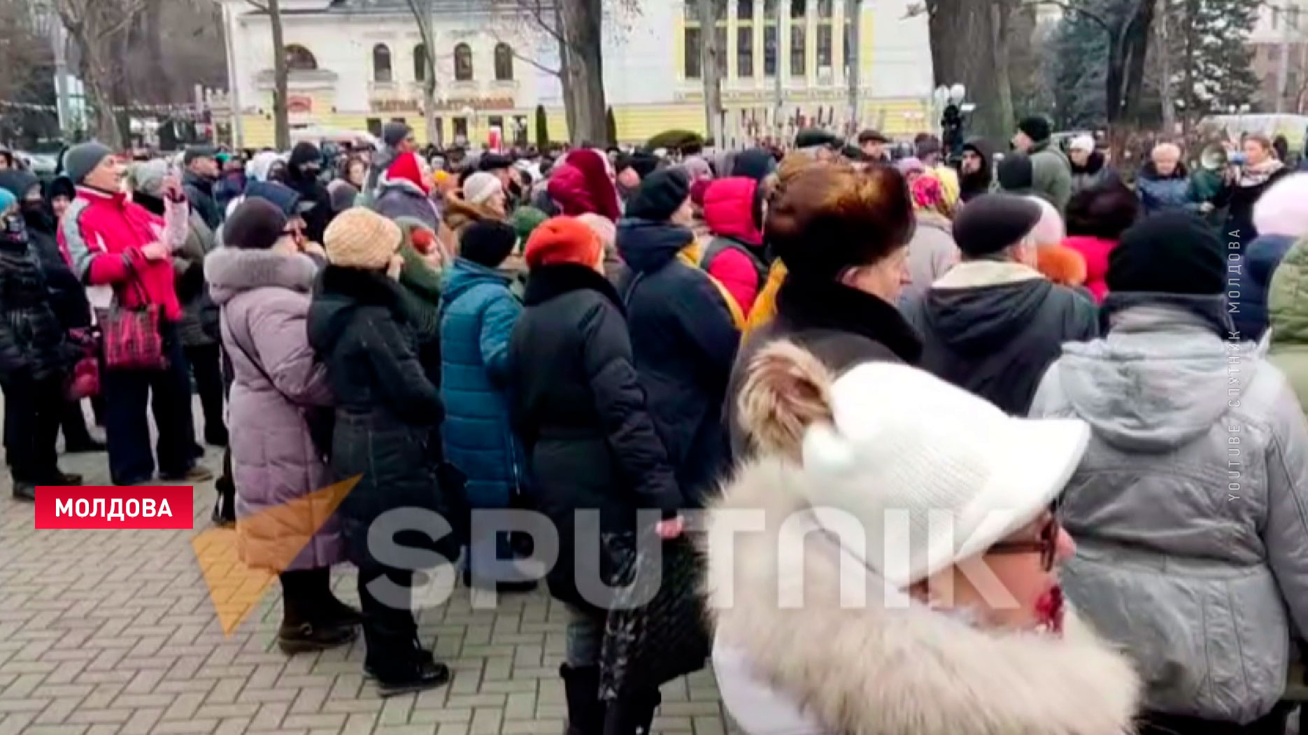 «Долой диктатуру!» На улицы Кишинёва вышли сотни людей с требованием повысить пенсии