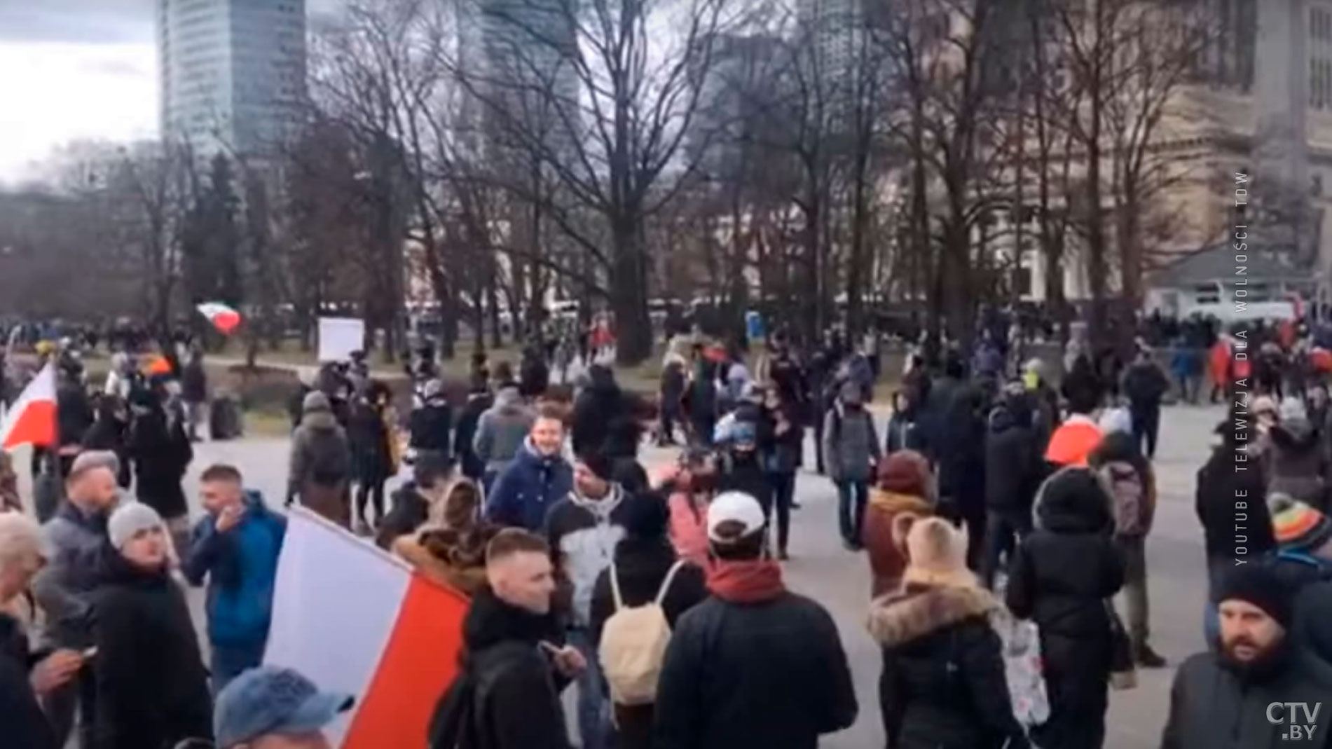 «Не убивайте нас и наш бизнес». В Польше жители недовольны новыми ограничениями из-за коронавируса-4