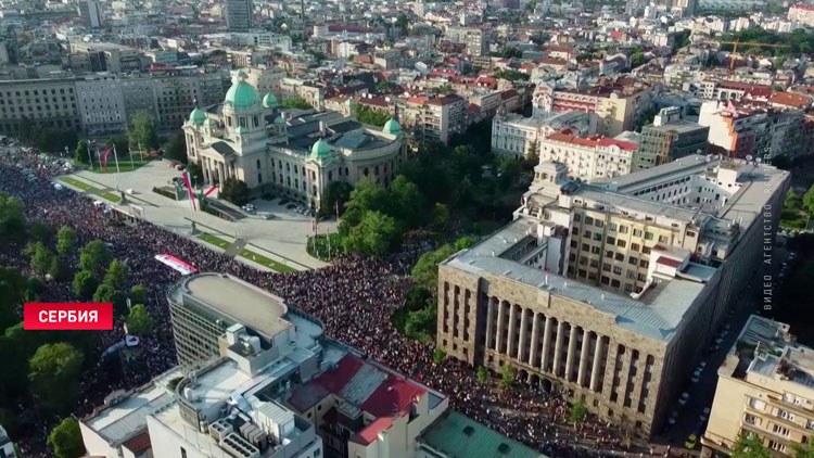 В Белграде состоялась многотысячная акция протеста под лозунгом «Сербия против насилия»-1