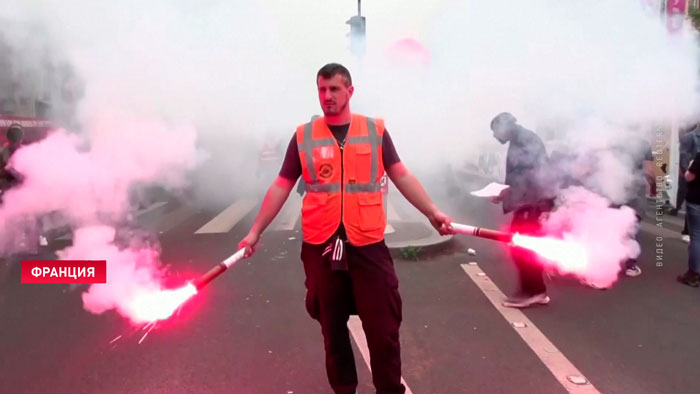 Во Франции силовики водомётами, гранатами и дубинками разогнали первомайские манифестации