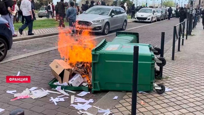 Первое проявление демократии за 2 месяца протестов. Премьер Франции встретится с профсоюзами