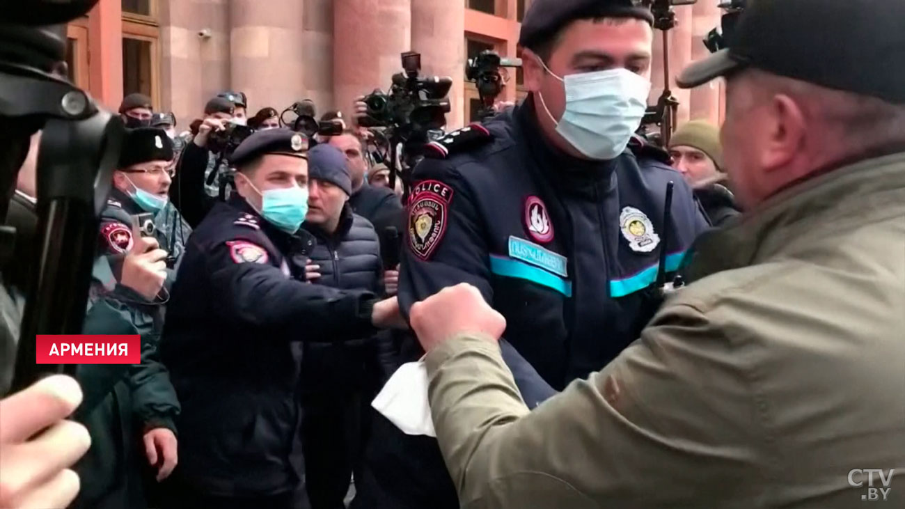 Противники Пашиняна собрались на новый митинг у парламента в Ереване-4