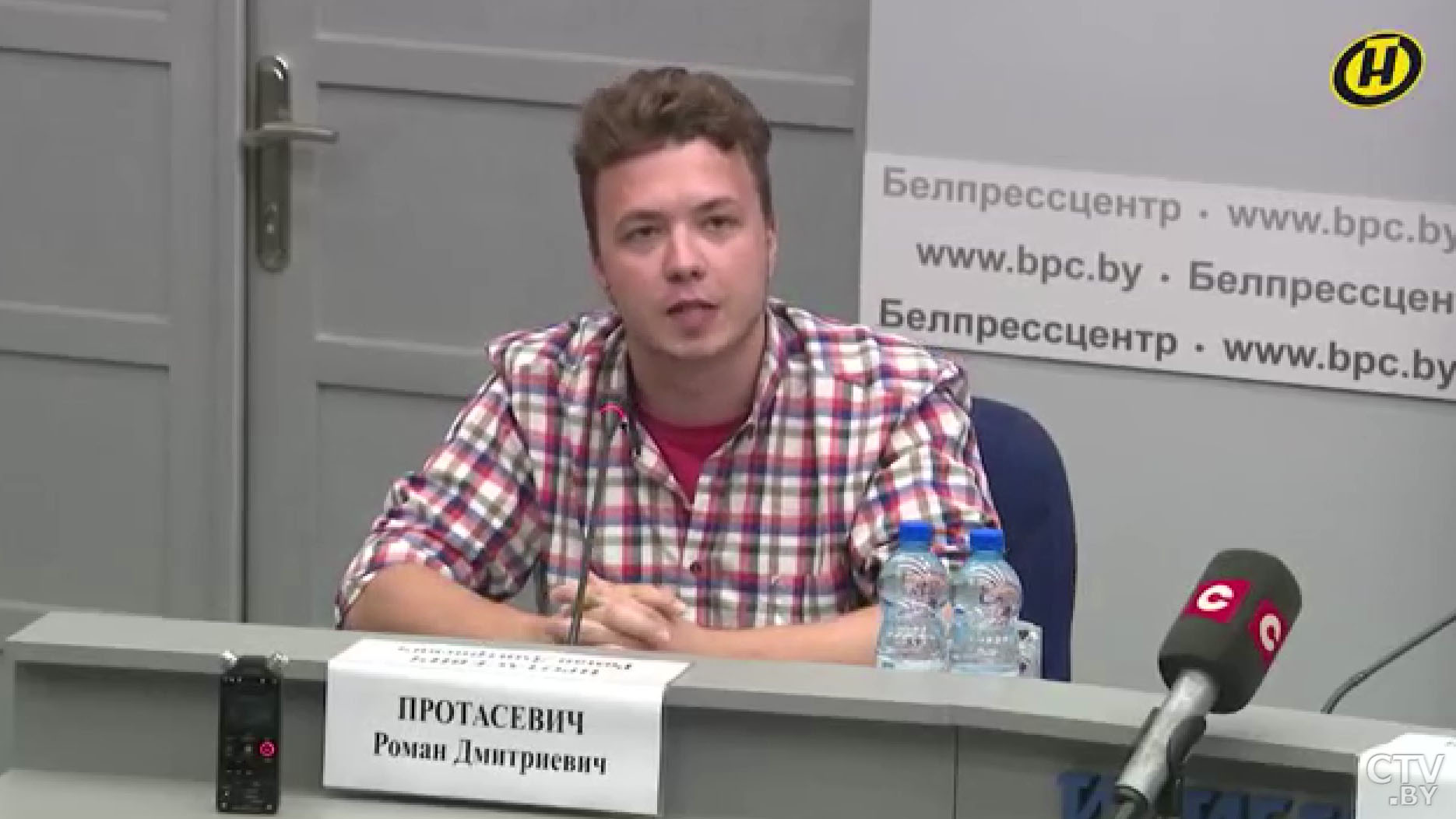 Григорий Азарёнок: «В арсенале остались только две карты – удушение санкциями и интервенция»-16