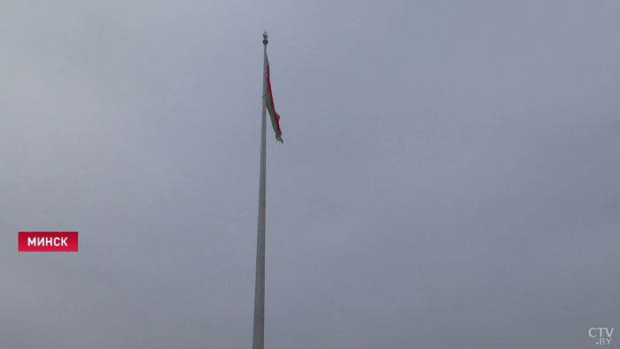 Почему на площади Государственного флага некоторое время был пустой флагшток?-1 Почему на площади Государственного флага некоторое время был пустой флагшток?-1